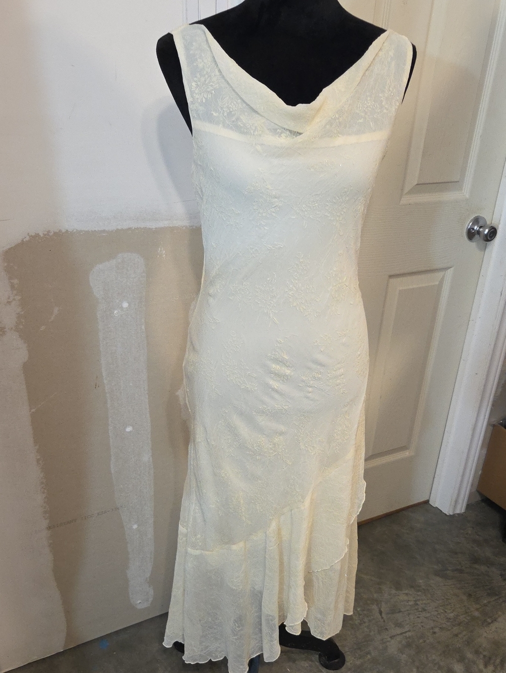 B. Smart Vintage Ivory Cowl-Neck Lace Maxi Dress USA Sleeveless Flowy Shimmery - Picture 1 of 12